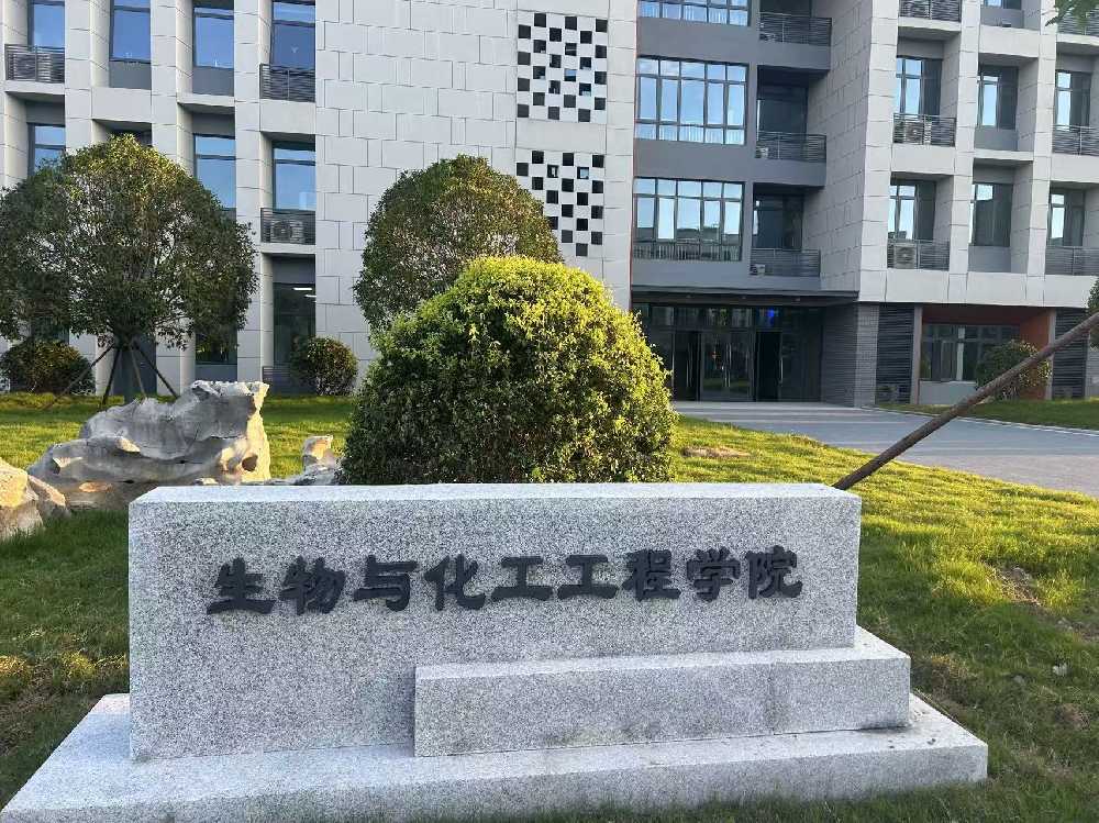 芙蓉区扬州职业大学体育场高杆灯项目